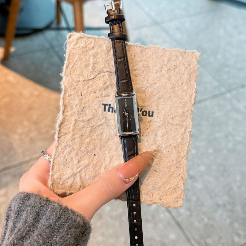 Fashionable Ankara-Inspired Red Leather Band Analog Watch for Her