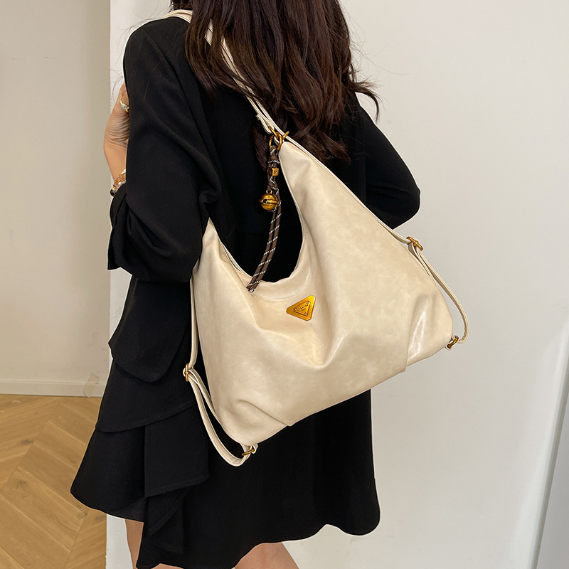 Women's Fall/Winter Retro 2025 New Casual and Niche Design Shoulder and Crossbody Bags with Large Capacity Commuting Dumpling Bags