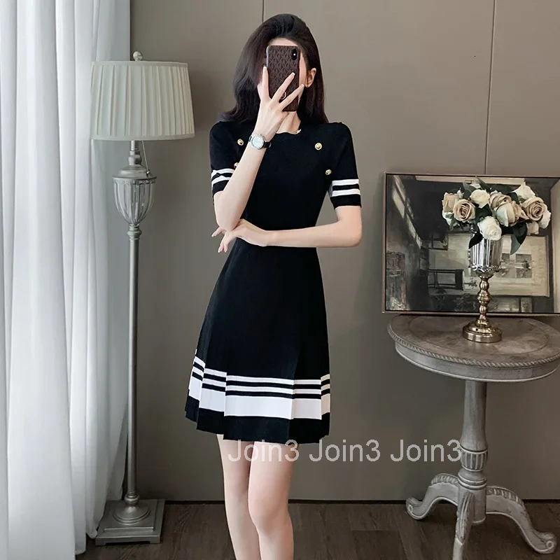 Summer Ice Silk Knitted Dress Womens Elegant Goddess Style Slimming Design Mini Dress round Neck Short Sleeve Empire Waist