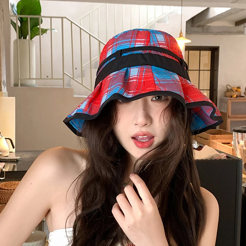 Retro Red and Blue Contrasting Color Plaid Bucket Hats Women Spring and Summer Big Brim Sun Protection Versatile Fashion Sun Hat 250806