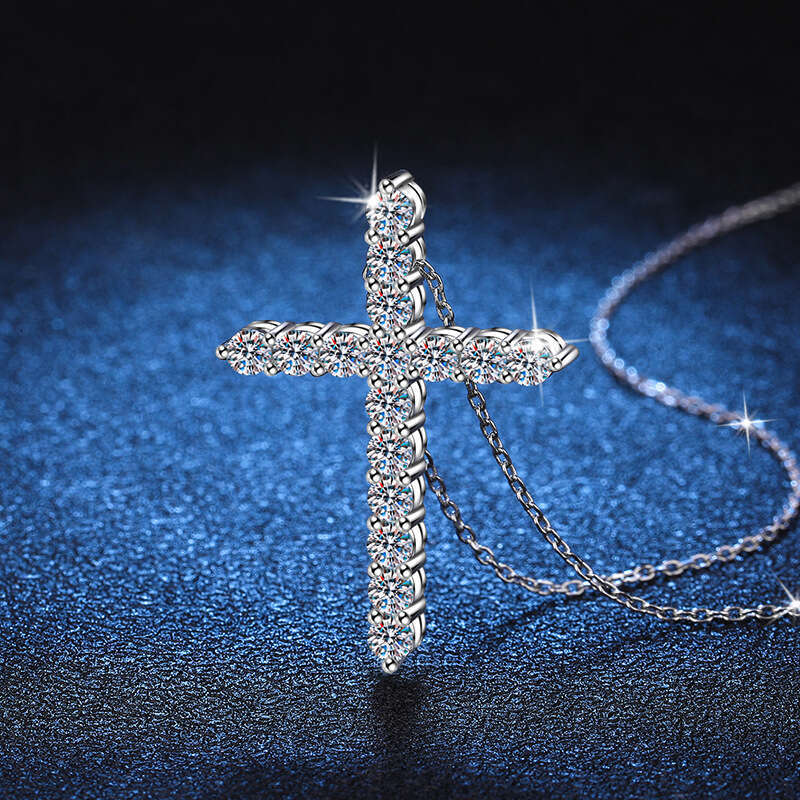Iced Out VVS Fashion Cross Pendant for Women 1.6 ct D Color Moissanite Dia Necklace