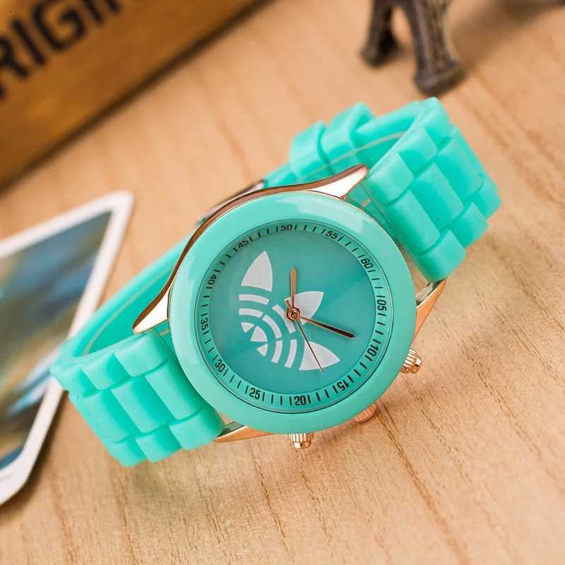 Famous Brand Women Sports Casual Laes Sile Dr es Women Quartz Wristes Zegarek Damski Reloj Mujer W250806