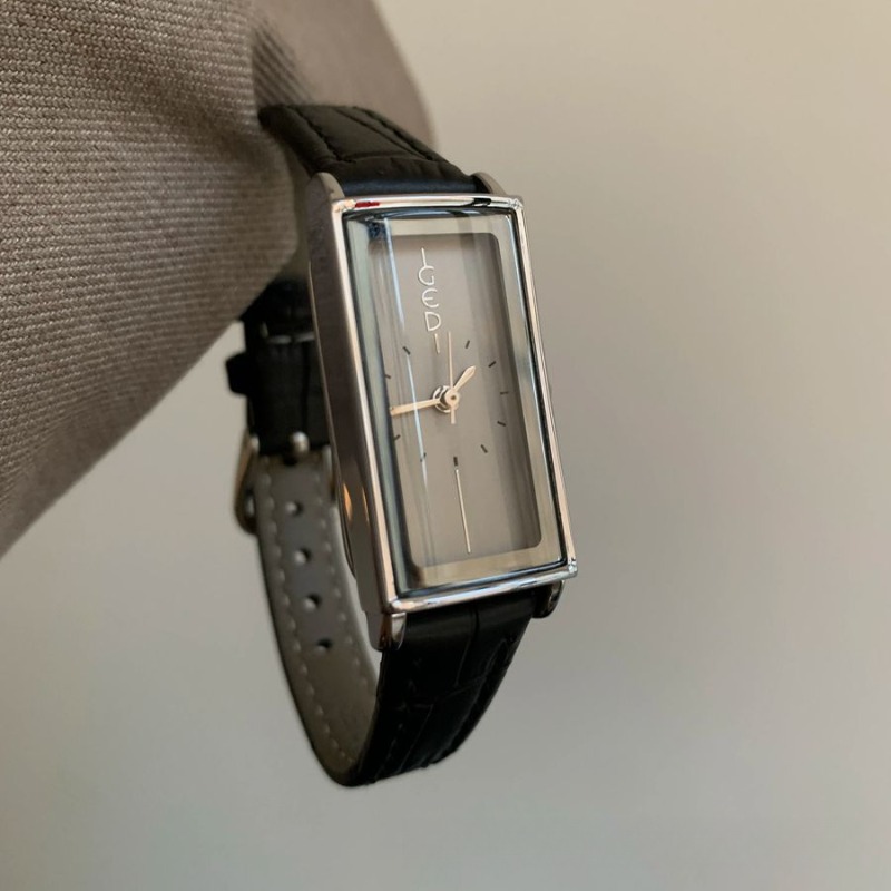 Fashionable Ankara-Inspired Red Leather Band Analog Watch for Her