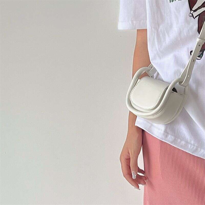 Women's Saddle Lipstick Small and Minimalist Texture Versatile Mini One Shoulder Crossbody Bag 2024 New Zero Wallet