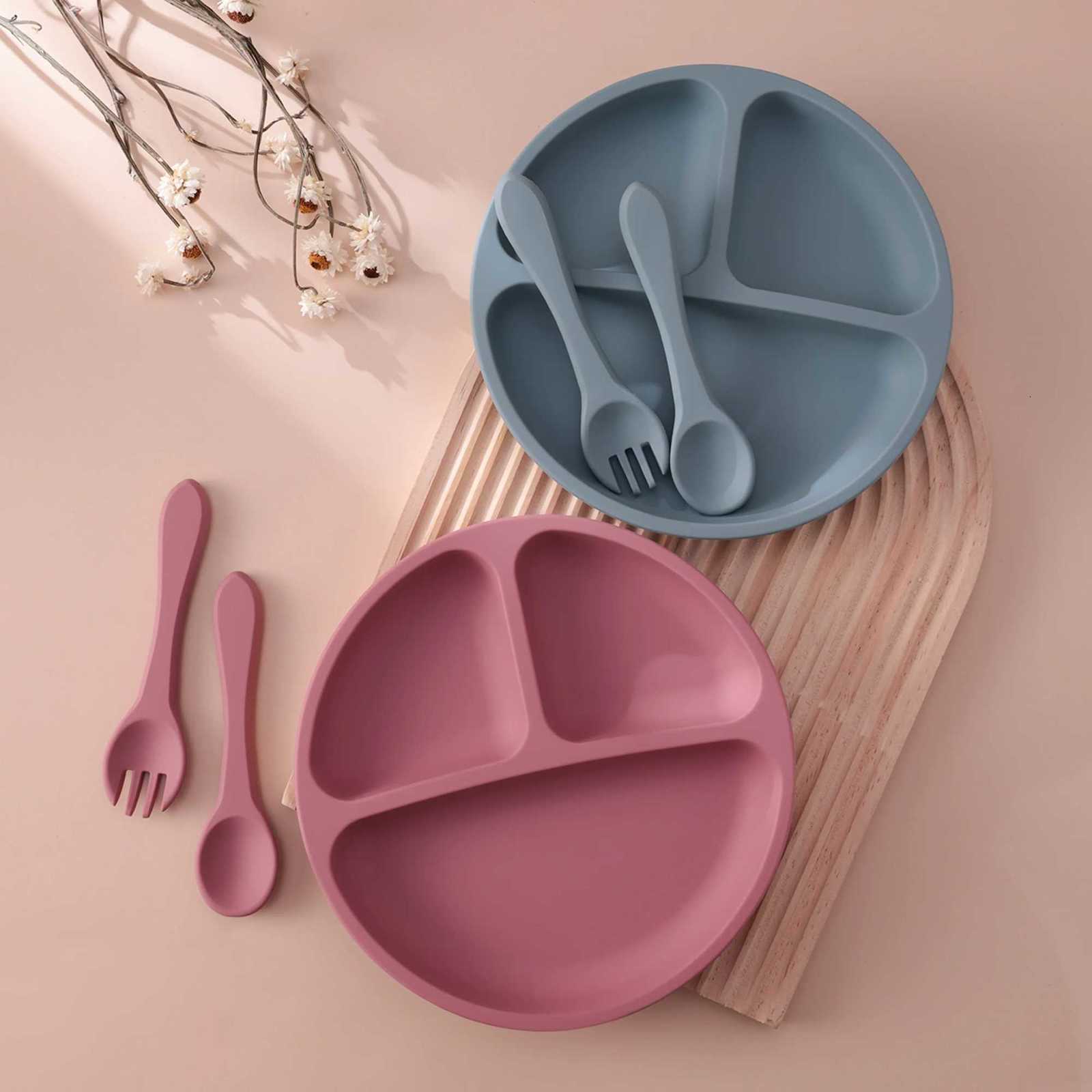 4PCS Silicone Baby Feeding Set Suction Plate BPA Free Training Tableware Dish Bowl Gift Set With Silicone Spoon Fork Baby Supplies X250806