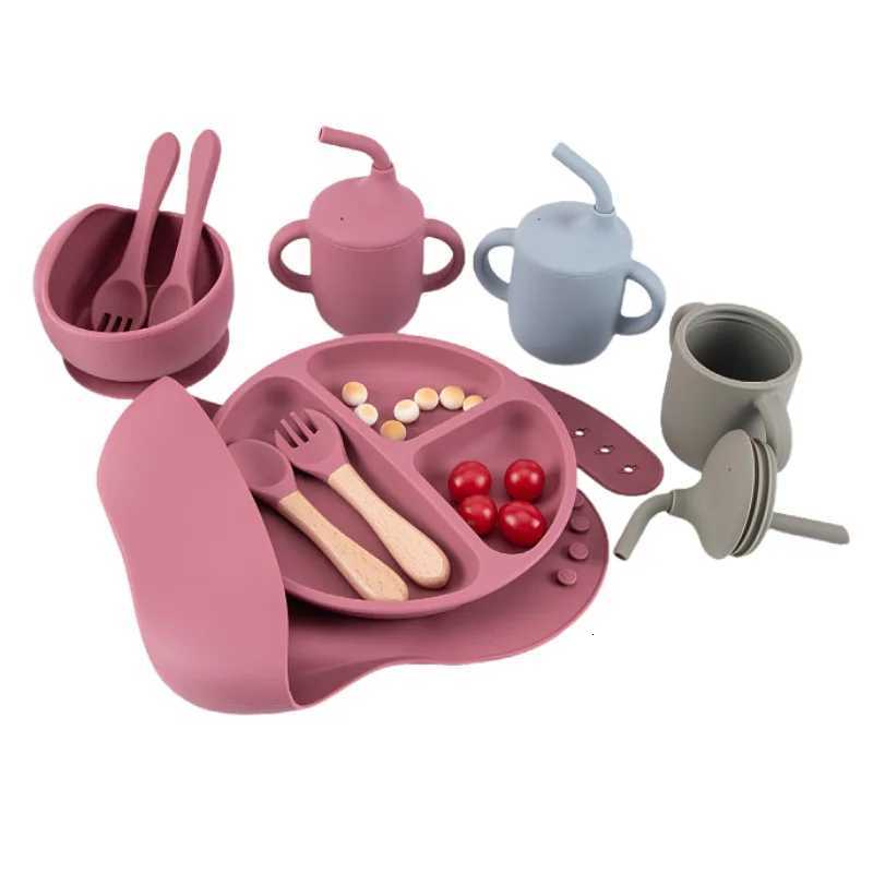 8PCS/Set BPA Free Silicone Baby Feeding Set Sucker Bowl Dishes Plate Straw Cup Spoon Forks Baby Bib For Childrens Tableware X2508061