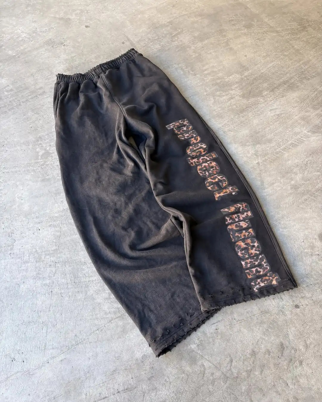 Classic Loose Waist Single-sided Art Letter Printed Straight-mounted Sweatpants Men Simple Primary Colors Breathable Casual Pant 250806