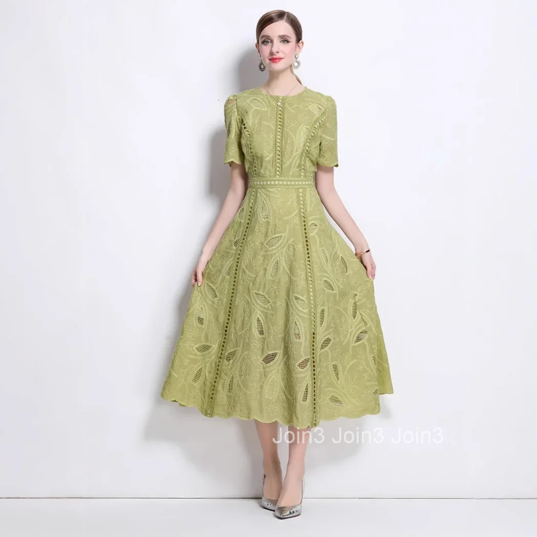 Elegant Lace Sleeve Midi Dress Womens round Neck Gored Skirt Short Sleeve Slimming Summer New Style Vintage High-End Feeling