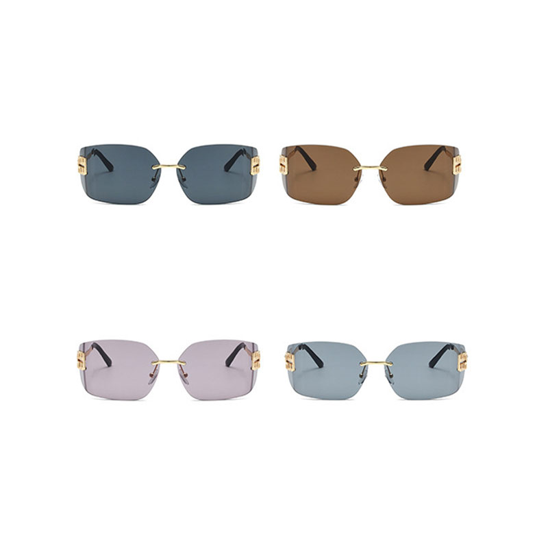 Classic Unisex Sunglasses - Timeless design perfect for cycling and sightseeing, with full UV defense.