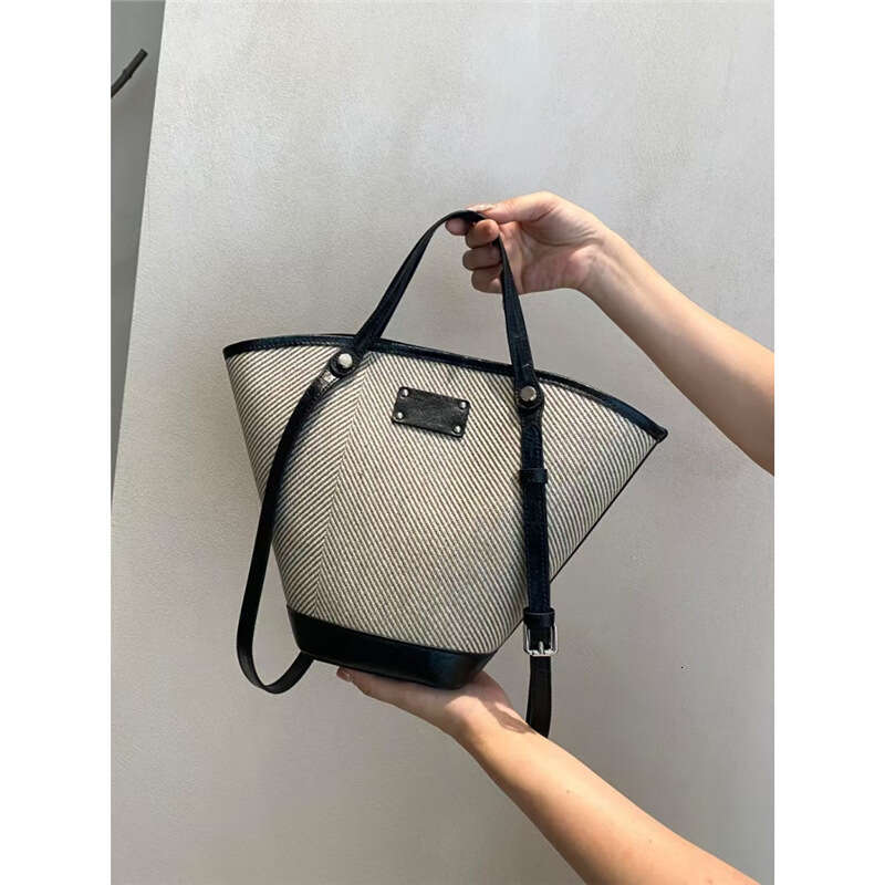 Cowhide New Fashion Versatile Handbag for Women Small Tote Genuine Leather High-end Feel Single Shoulder Crossbody Bag B5
