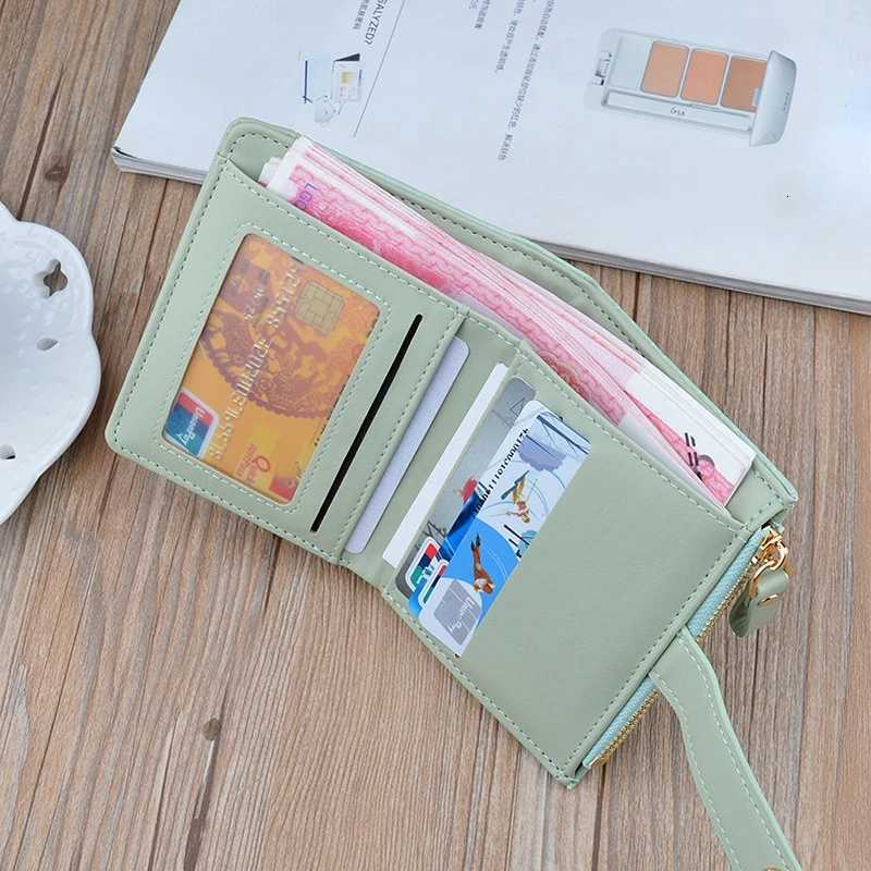 Four Seasons Womens Short Wallet Fashion Crocodile Pattern Zipper Buckle Bag Student Card and Change StorageXJ250806