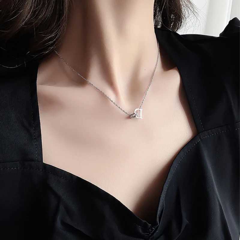 Geometry Love Woman Necklace D Letter Hanging Circle Crystal Pendant Necklace for Women Stainless Steel Jewelry Wholesale Y250805