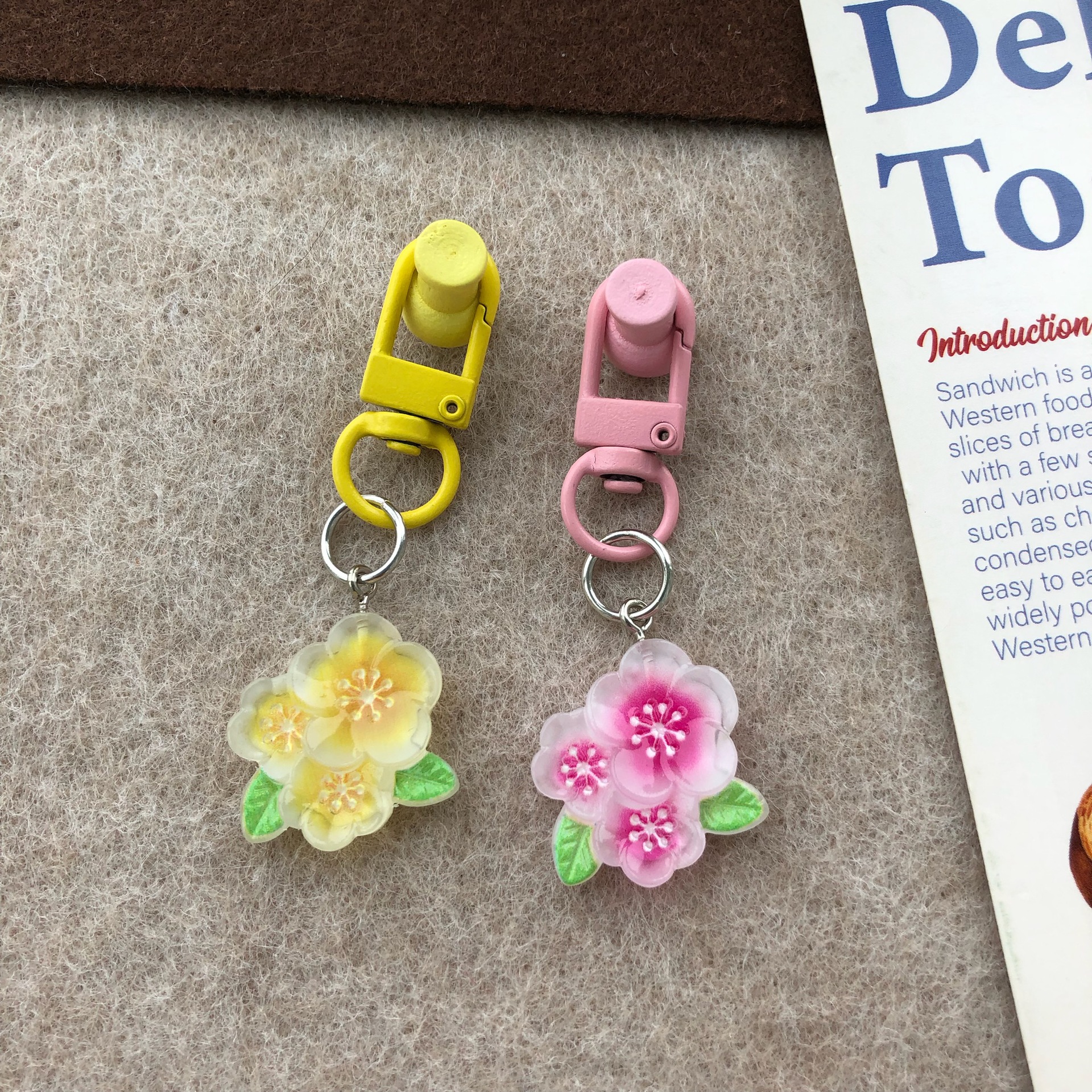 Colorful luminous three peach blossom keychain cute best friend student gift stall promotion gift pendant bag accessories