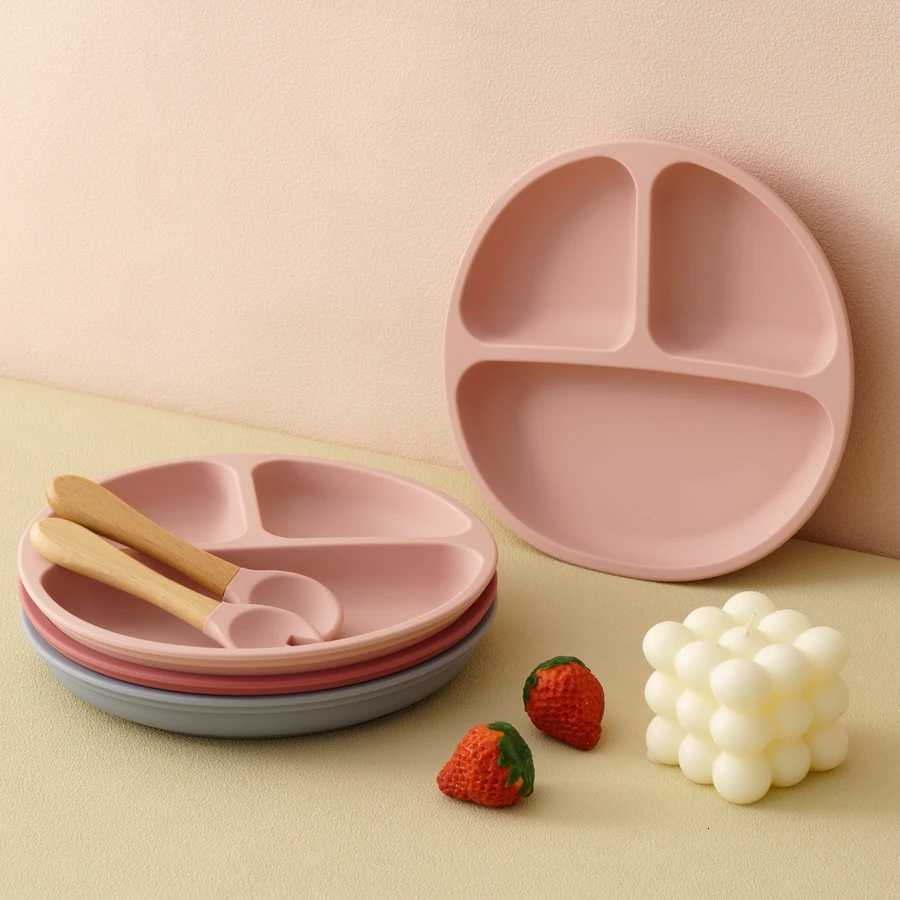 3PCS Silicone Baby Tableware Wooden Handle Fork Spoon Suction Feeding Dishes Baby Meal Tray Feeding Training Sets For Children X2508061