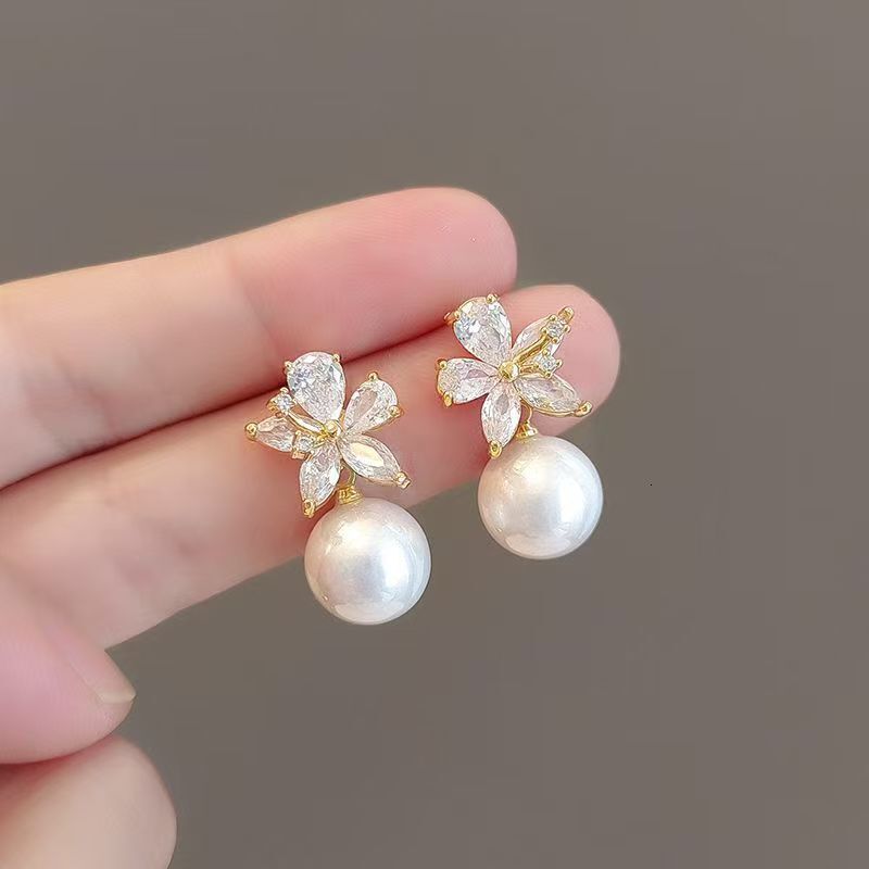 Free Shipping Designer Luxury Jewelry Gardenia Bloom New Gentle French Sweet Flower New Pearl Earrings Simple And Exquisite Ear Accessories