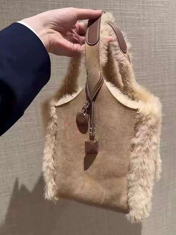 Designer Bag Tote Shoulder Bag Autumn Winter Plush Bucket For Women New Matte Large Capacity Double Sided Handheld Basket