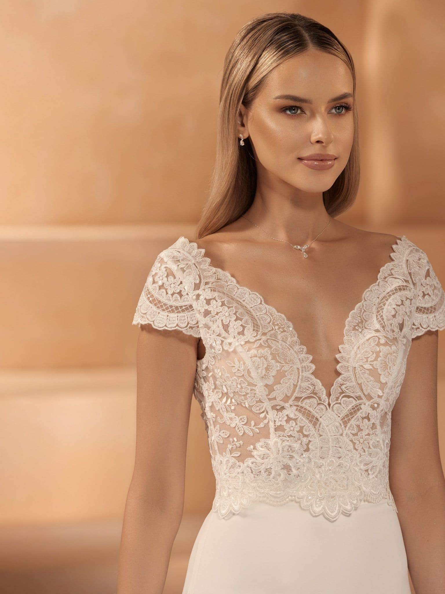 Simple Customized Deep V Neck Jacket Wraps Lace Applique Short Sleeve Backless Bride Gowns Wedding Accessories