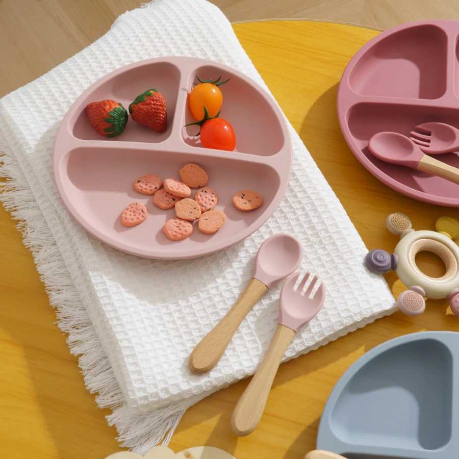 3PCS Silicone Baby Tableware Wooden Handle Fork Spoon Suction Dishes Feeding Training Sets For Children Baby Meal Tray X250806