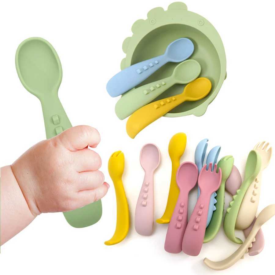 4Pcs/Set Baby Silicone Dishes Plate Spoon Set Baby Feeding Sucker Bowl Baby BPA Free Fork Spoon Portable Tableware For Children X250806