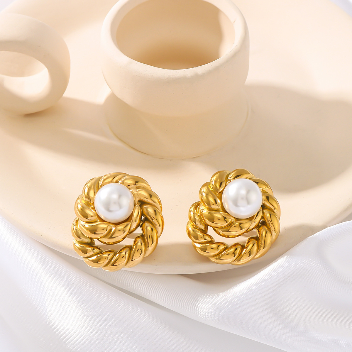 Free Shipping Designer Luxury Jewelry New Retro Round Braided Pearl Earrings High-end Vintage Exaggerated Personality Earrings Studs Women's Acce