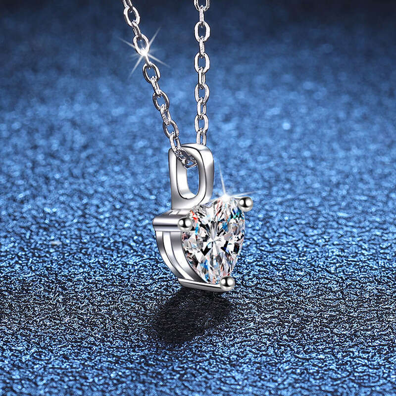 Iced Out VVS for Women Simple Elegant Irregular Heart Pendant 1 ct D Color Moissanite Necklace