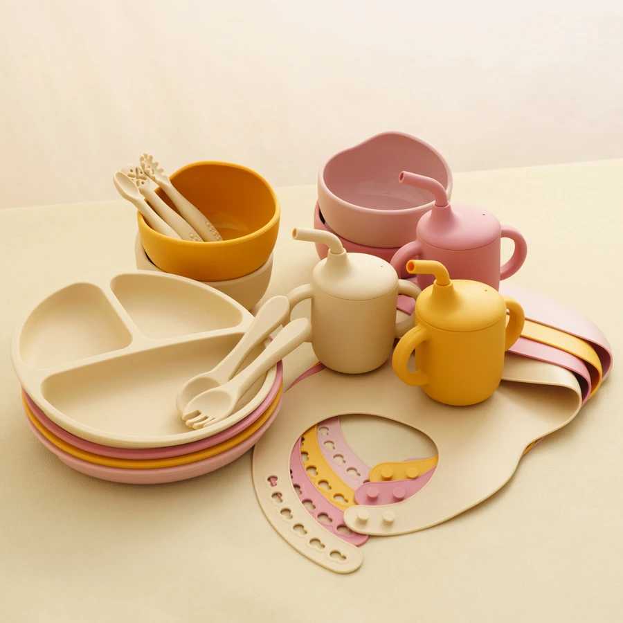 7PCS Color Kids Baby Feeding Plate Sets Suction Bowl Silicone Plate BPA Free Dinner Dishes Cups Spoon Bib Children Tableware X250806