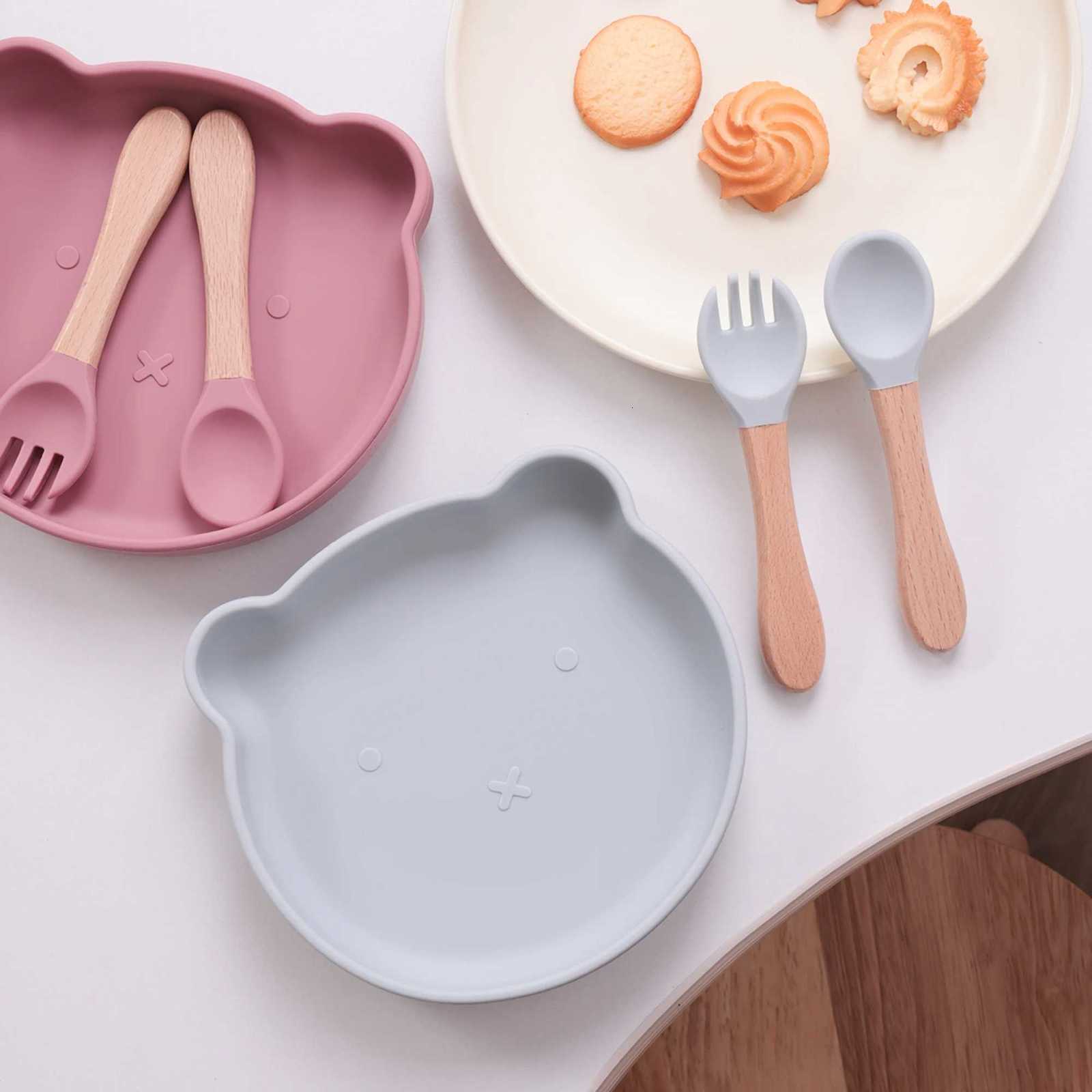 3PCS Cartoon Bear Sucker Dishes Plate Silicone Learning Set Wooden Handle Spoon Fork Self Feeding BPA Free Training Baby Supplies X250806