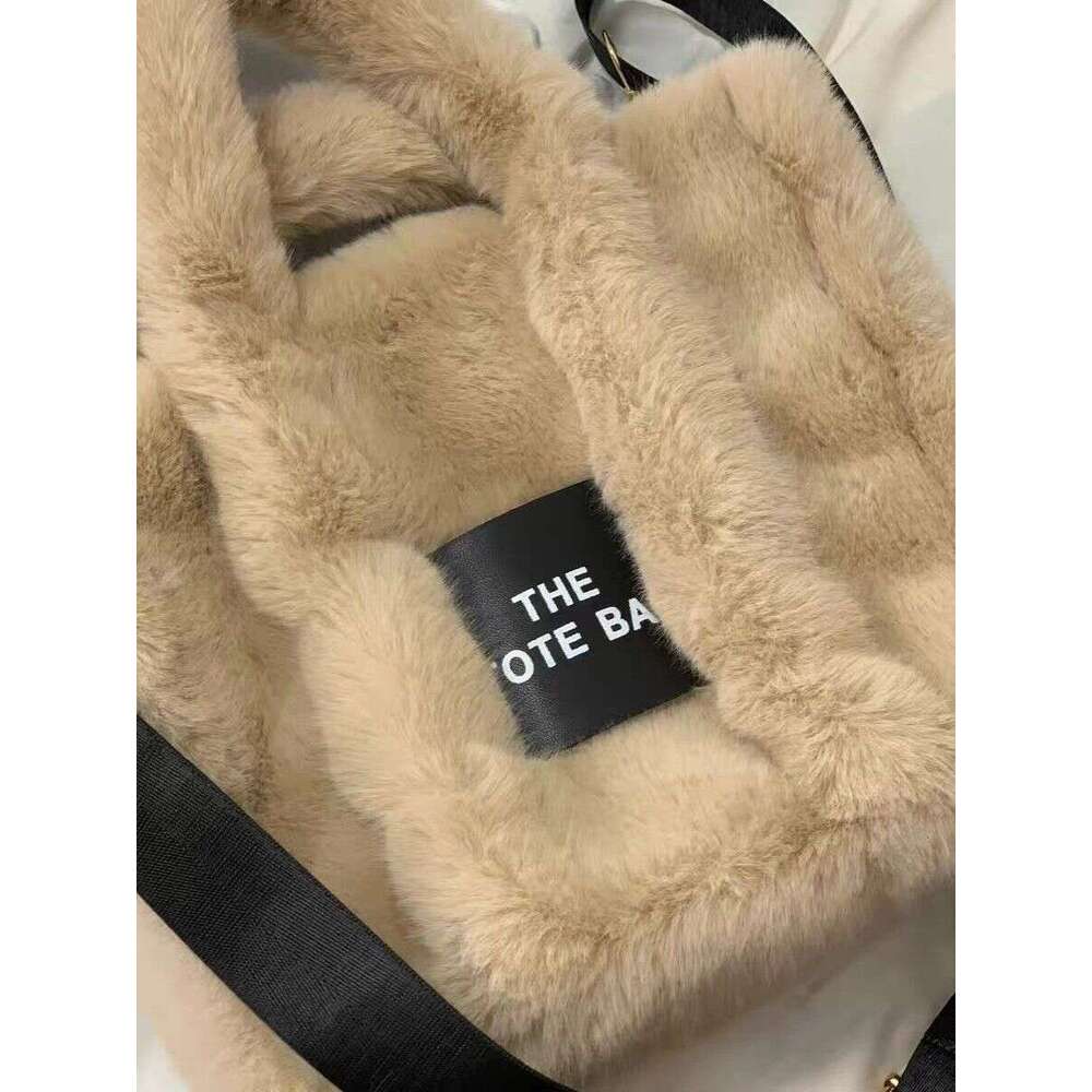 Designer Bag Tote Shoulder Bag Autumn Winter New Plush Tote For Women Cute Handheld Furry Versatile Commuter Crossbody