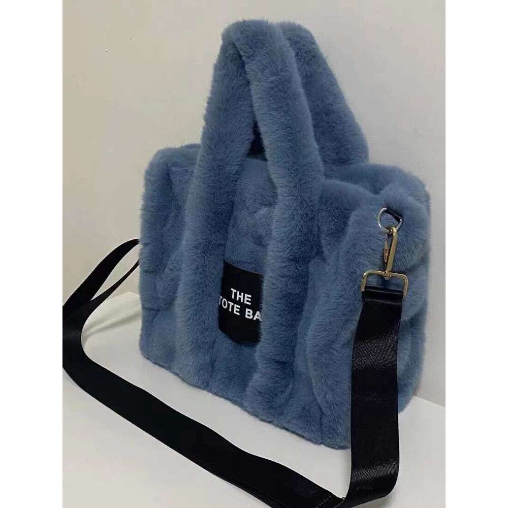 Designer Bag Tote Shoulder Bag Autumn Winter New Plush Tote For Women Cute Handheld Furry Versatile Commuter Crossbody