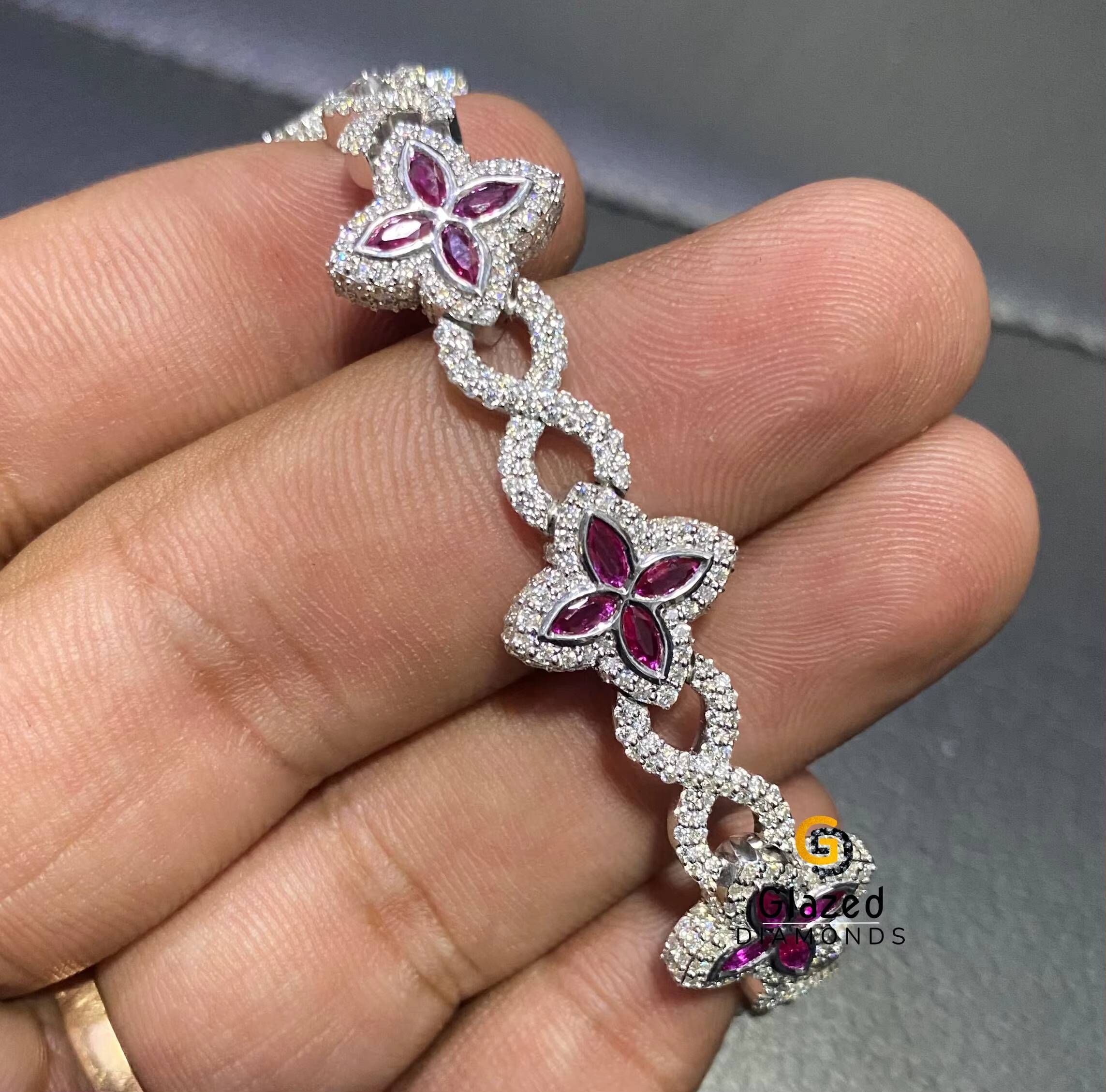 Latest Designer Round Brilliant Cut VVs Moissanite Diamonds Iced Out Hip Hop Infinity Clover Bracelet In 925 Sterling Silver