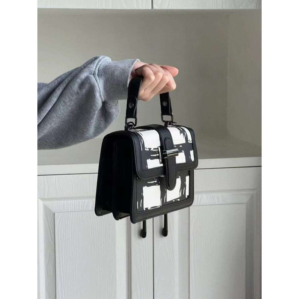 European American Fashion Autumn And Winter Bags Women's 2025 New High-end graffiti small square geometric portable shoulder Messenger bag