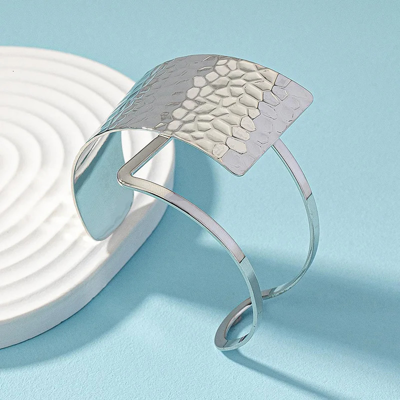 European and American Light Geometric Bracelet Geometric Exaggeration n Jewelry Womens Accessories Gift Wholesale 250805