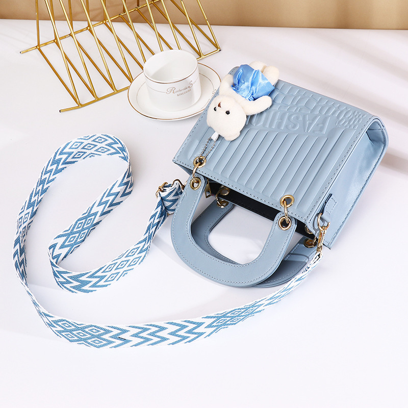 New Fashion High-End Handbag for Women, Quilted Embroidery Small with Bear Pendant, Single Shoulder Crossbody Square Bag