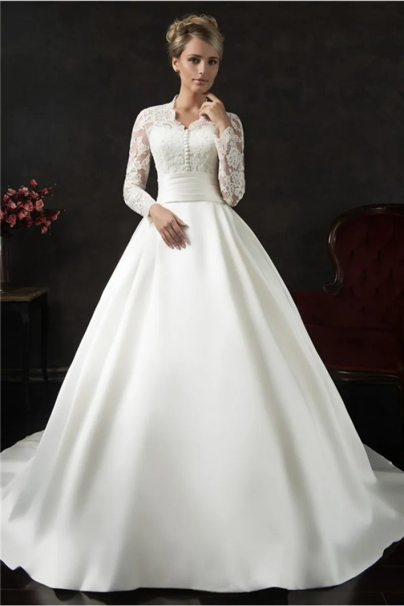 Elegant Princess Wedding Dresses A-Line Ivory Satin Long Sleeves Bridal Gown Lace Appliques V-Neck Vestidos De Novia Court Train