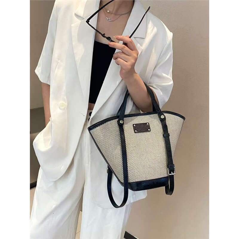 Cowhide New Fashion Versatile Handbag for Women Small Tote Genuine Leather High-end Feel Single Shoulder Crossbody Bag B5