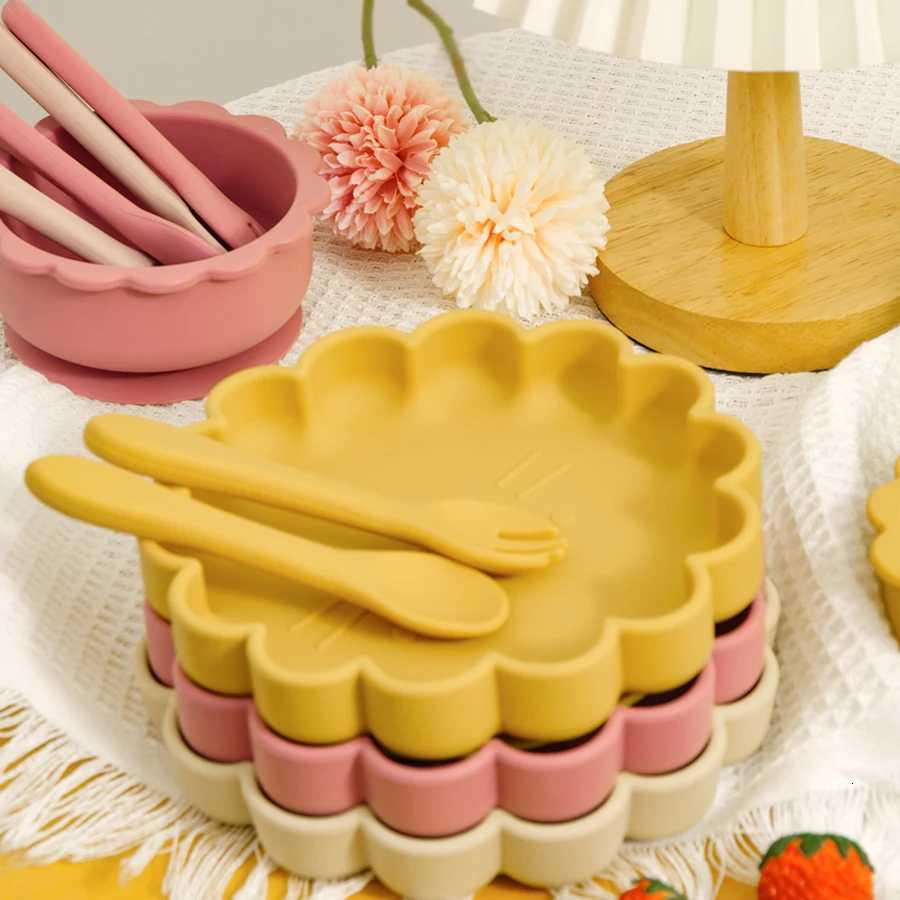 Color Kids Baby Silicone Tableware Set Cute Lion Shape Suction Plate BPA Free Spoon Fork Training Baby Dishes Feeding Bowl Set X250806