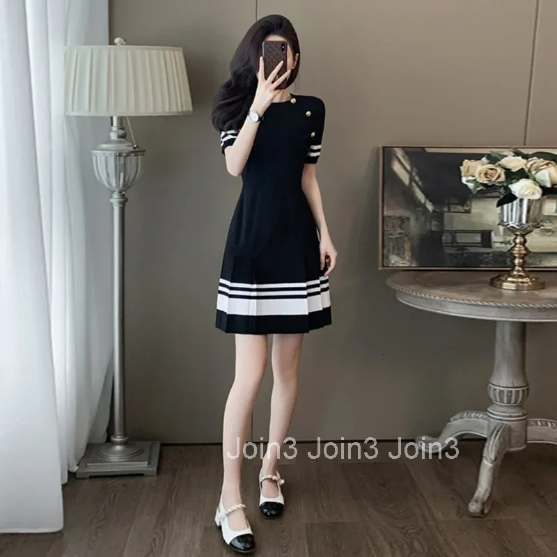 Summer Ice Silk Knitted Dress Womens Elegant Goddess Style Slimming Design Mini Dress round Neck Short Sleeve Empire Waist