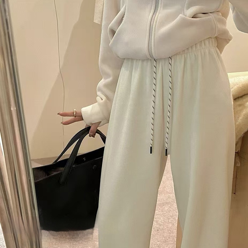 Xinyu Yiqu Autumn Collection Camellia Velvet Fashionable Women's Pants Suitable for N Types of Outfit Formulas 25632