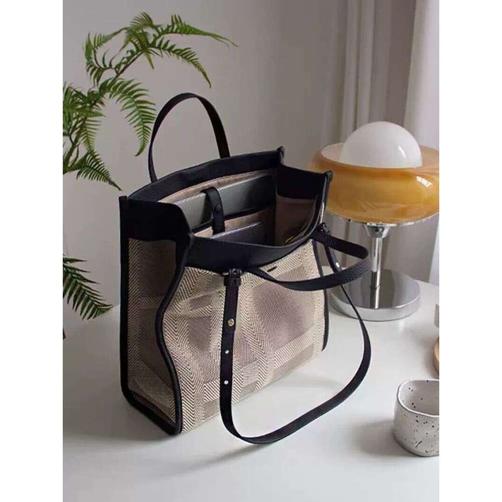 Designer Bag Tote Shoulder Bag Handheld Large Capacity Commuter Laptop For Women New High End Plaid Canvas Single Tote