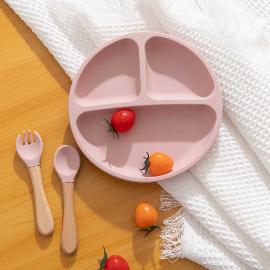 3PCS Silicone Baby Tableware Wooden Handle Fork Spoon Suction Feeding Dishes Baby Meal Tray Feeding Training Sets For Children X2508061