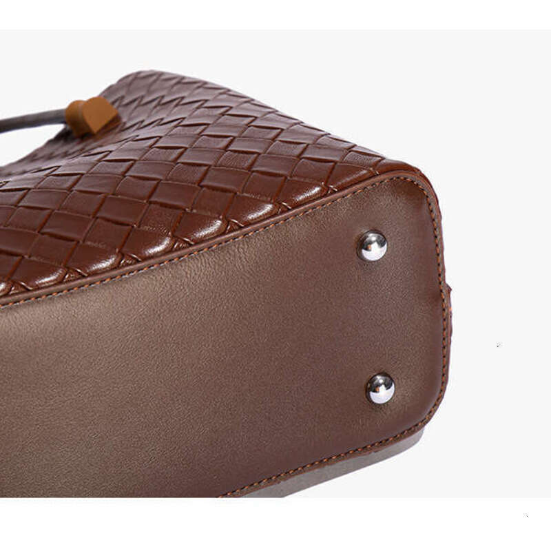 Women Single Shoulder Crossbody Fashionable Large Capacity Soft Leather Woven Bucket Bag