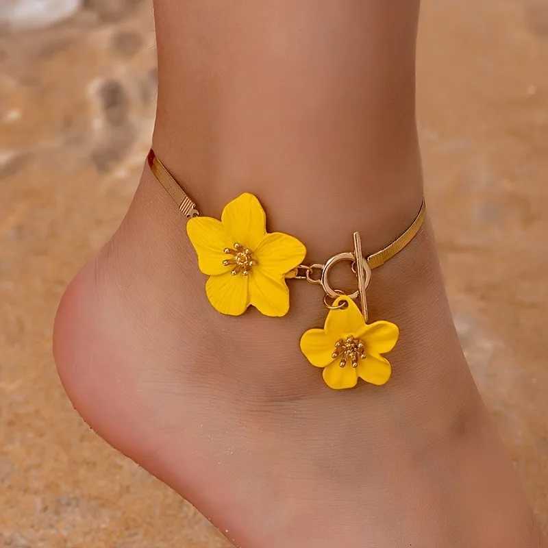 Elegant Chic Flower Pendant Anklet for Women Vacation Daily Wear Summer Boho Foot Chain Party Jewelry Gifts Y250805