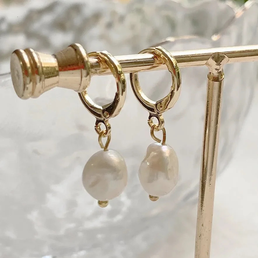 Gold Color Natural Freshwater Pearl Drop Earrings Irregular Baroque Pearl Tassel Pendulum Charm Small Loop Huggie Pearl Earring 250805