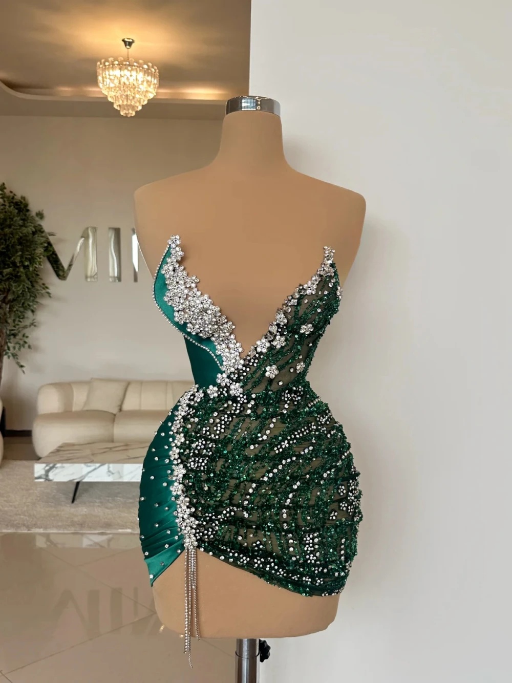 Pretty Mini Evening Dresses For Women Sheer Neck Sleeveless Gown Sequins Crystal Short Dress Party Customized Dress