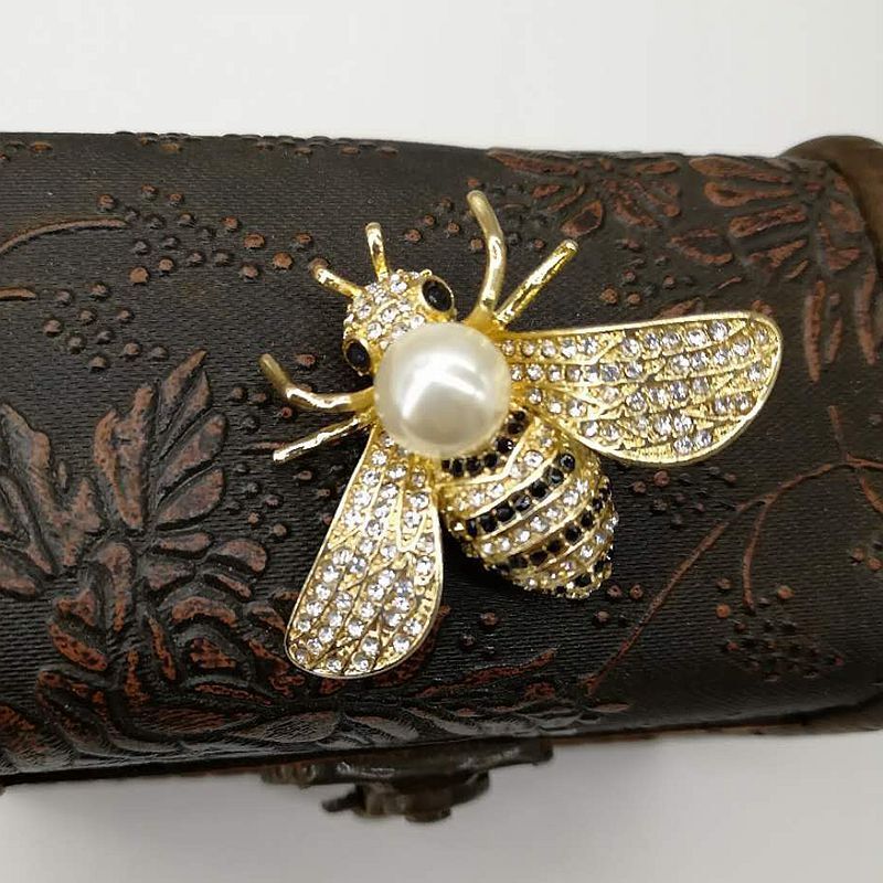 Little Bee Women's Brooch Free Shipping Designer Luxurious Full Diamond Temperament Chest Flower Simple Pearl Pin Fashion Accessory