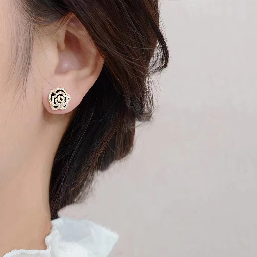 Free Shipping Designer Women's Luxury Jewelry S925 Silver Needle Elegant And Fashionable Diamond Inlaid Two-way Wearing Earrings Rose Tassel Ear 