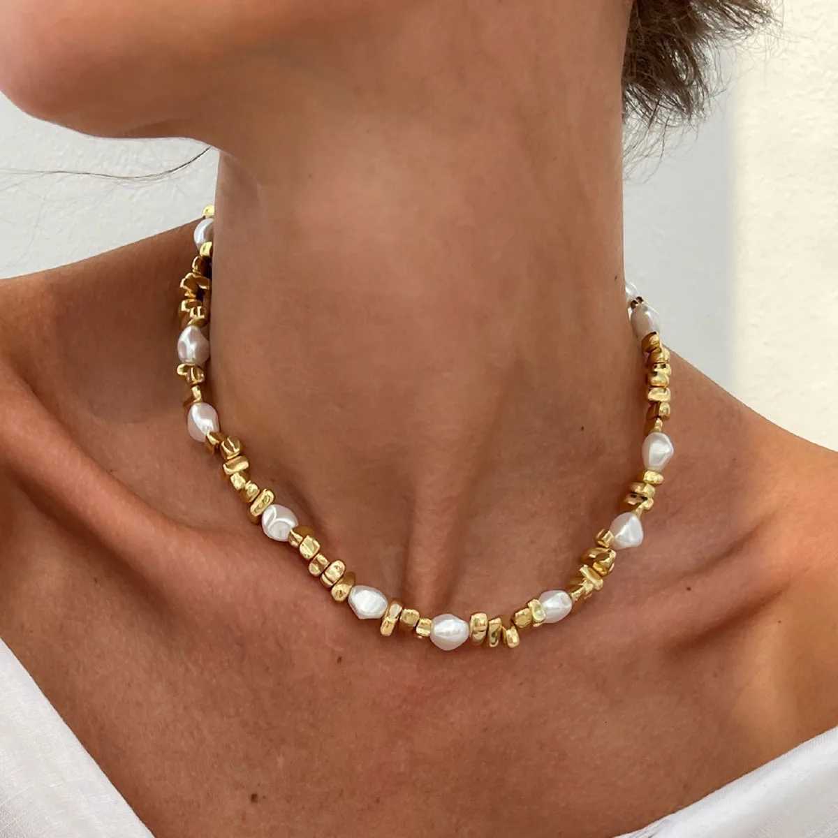 2025 Retro Shaped Imitation Pearl Woven Collarbone Necklace for Women Simple Gold Color Sweet Girl Fashion Birthday Jewelry Y250805