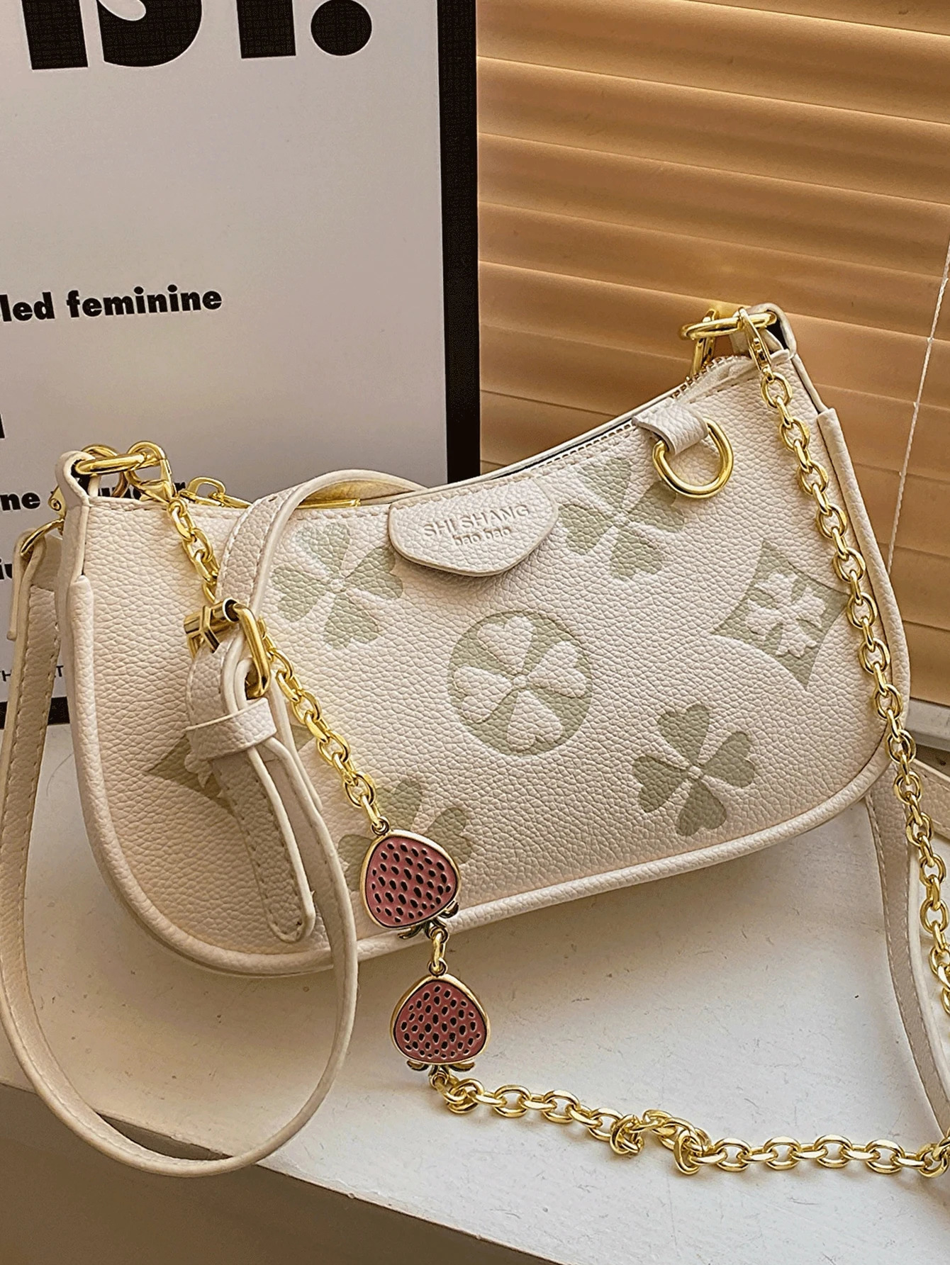 In the fashion classic Joker body print pattern n metal chain decoration n underarm baguette bag is suitable 250806