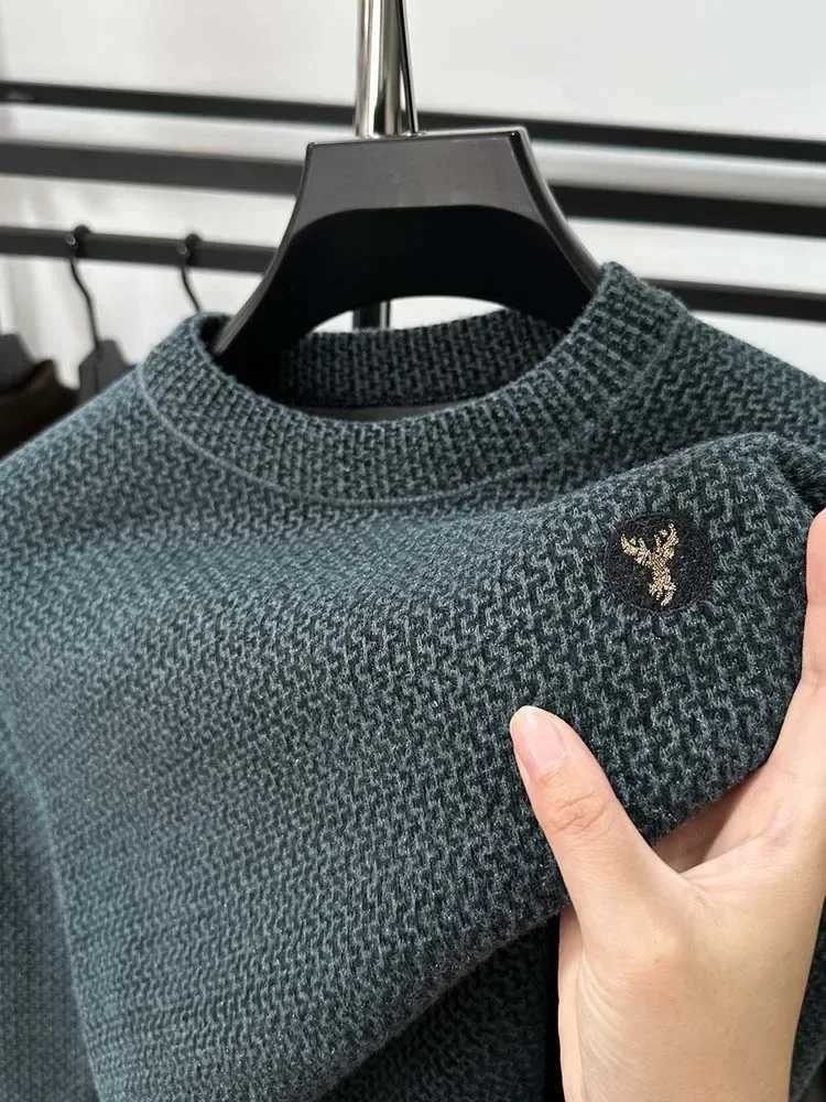 High-end Designer 2024 New Autumn Winter Mens Embroidery Sweater Thickening Fashion Round Neck Plush Velvet Knitwear Pullover W250806