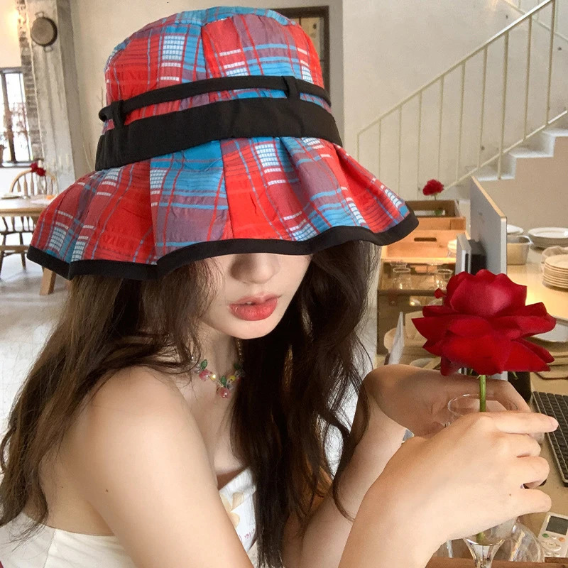 Retro Red and Blue Contrasting Color Plaid Bucket Hats Women Spring and Summer Big Brim Sun Protection Versatile Fashion Sun Hat 250806